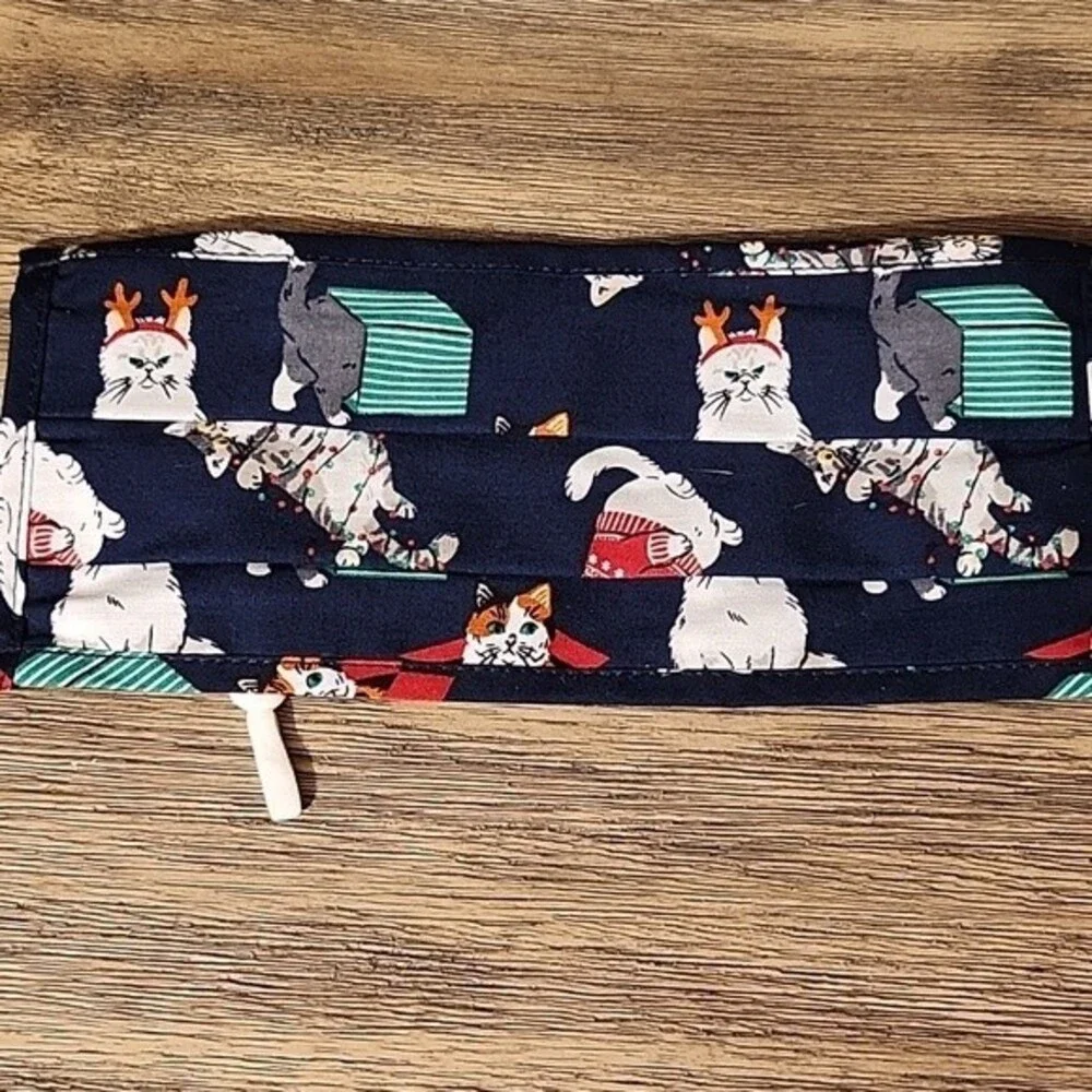 New Old Navy Christmas Cats Cloth Face Mask Adults One Size